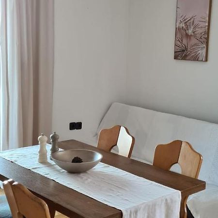 Apartmani Jelena Petrcane Exterior foto